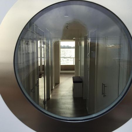 Schwimmendes Ferienhaus Antares One rundum Wasserblick Sauna Sonnendeck by Seeblick Ferien Olpenitz Exterior foto