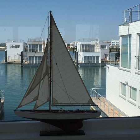 Schwimmendes Ferienhaus Antares One rundum Wasserblick Sauna Sonnendeck by Seeblick Ferien Olpenitz Exterior foto