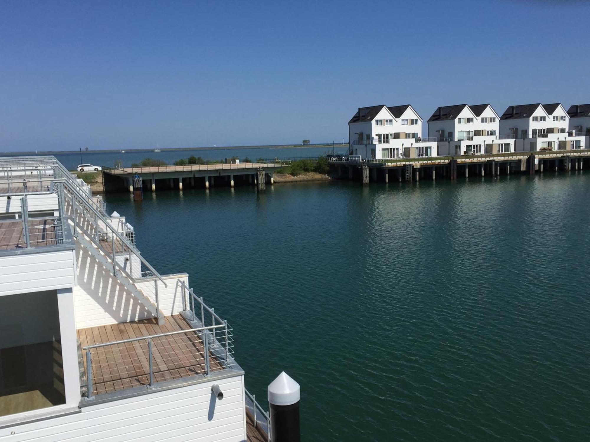 Schwimmendes Ferienhaus Antares One rundum Wasserblick Sauna Sonnendeck by Seeblick Ferien Olpenitz Exterior foto