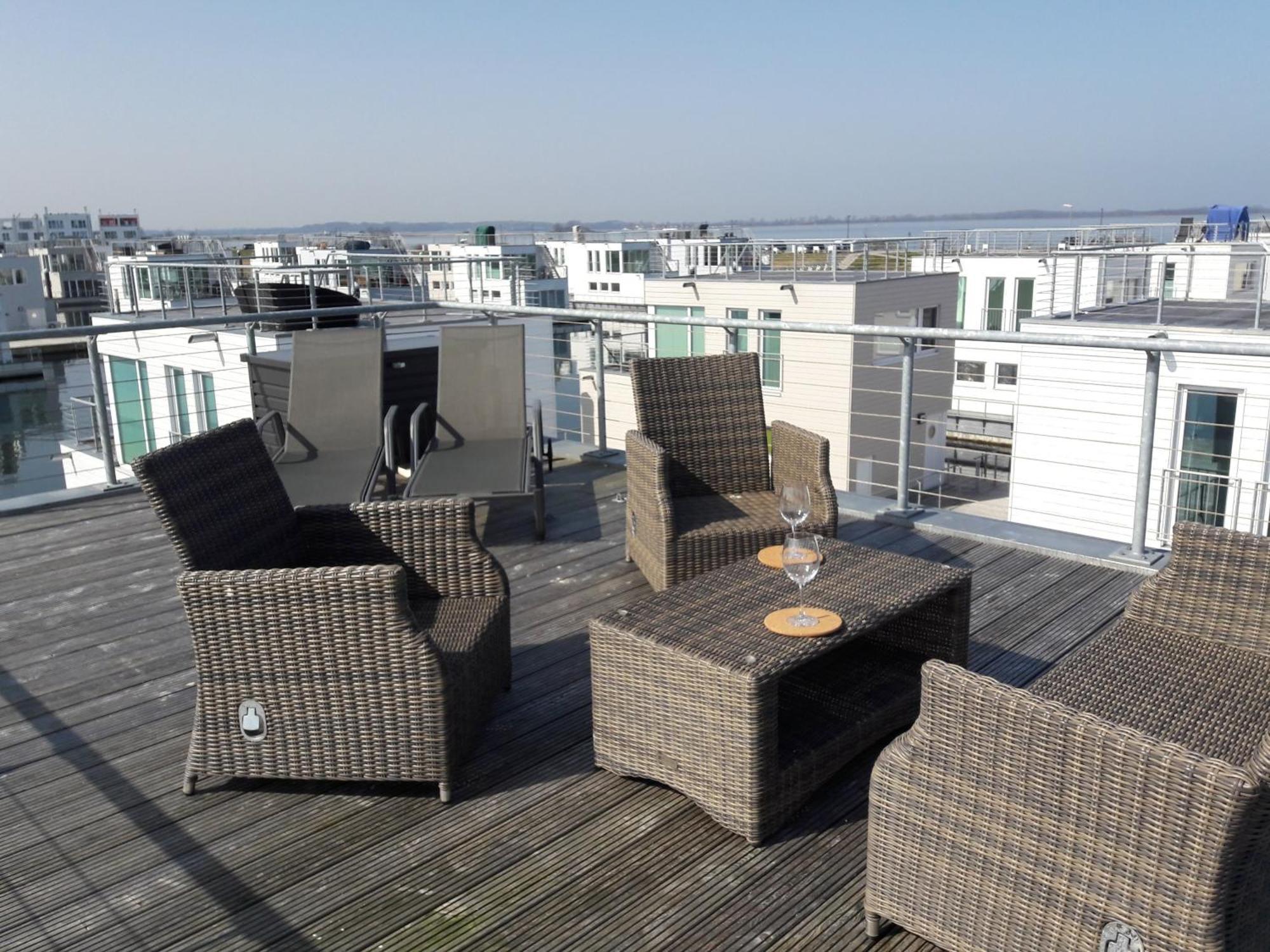 Schwimmendes Ferienhaus Antares One rundum Wasserblick Sauna Sonnendeck by Seeblick Ferien Olpenitz Exterior foto