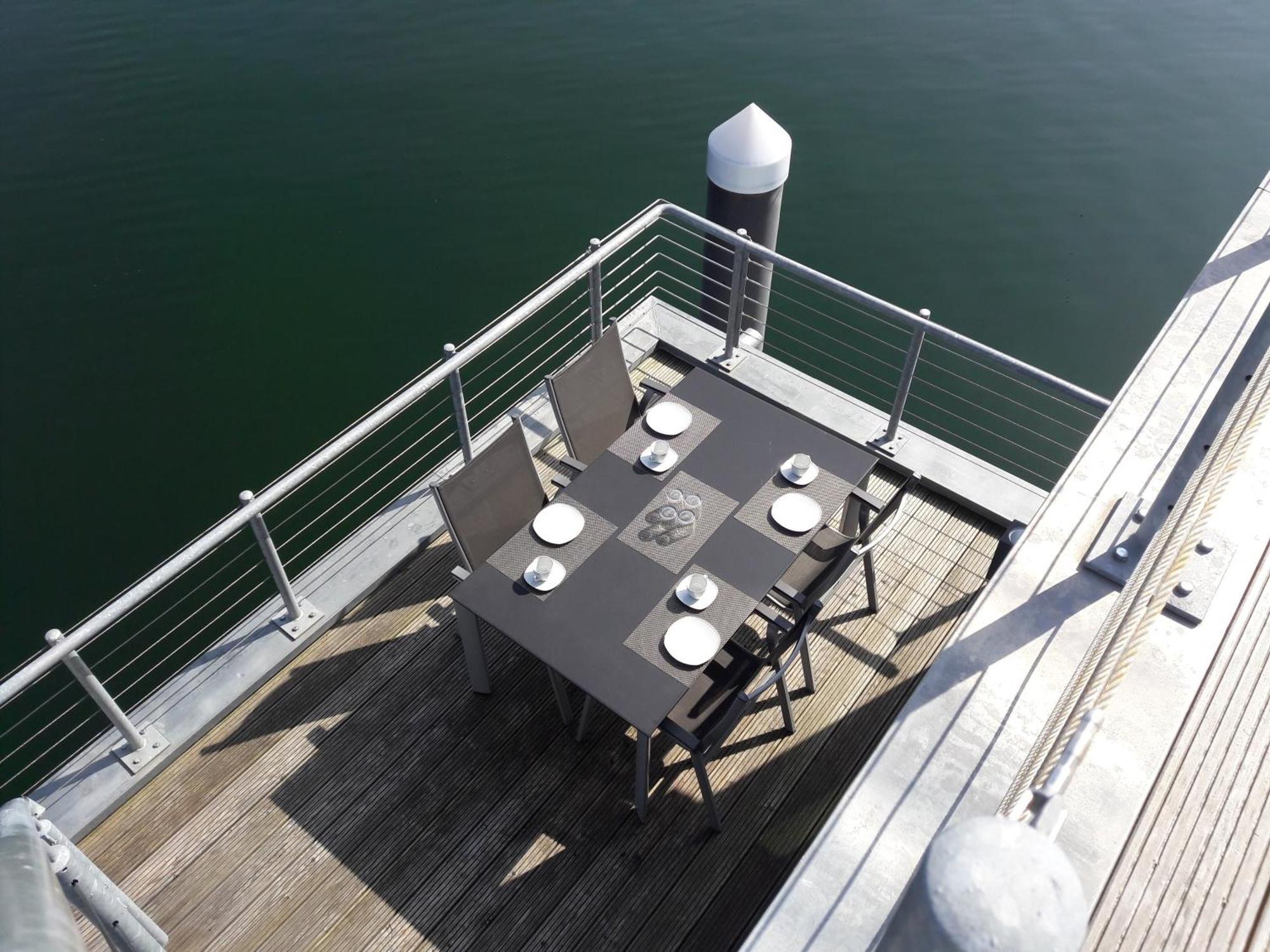 Schwimmendes Ferienhaus Antares One rundum Wasserblick Sauna Sonnendeck by Seeblick Ferien Olpenitz Exterior foto