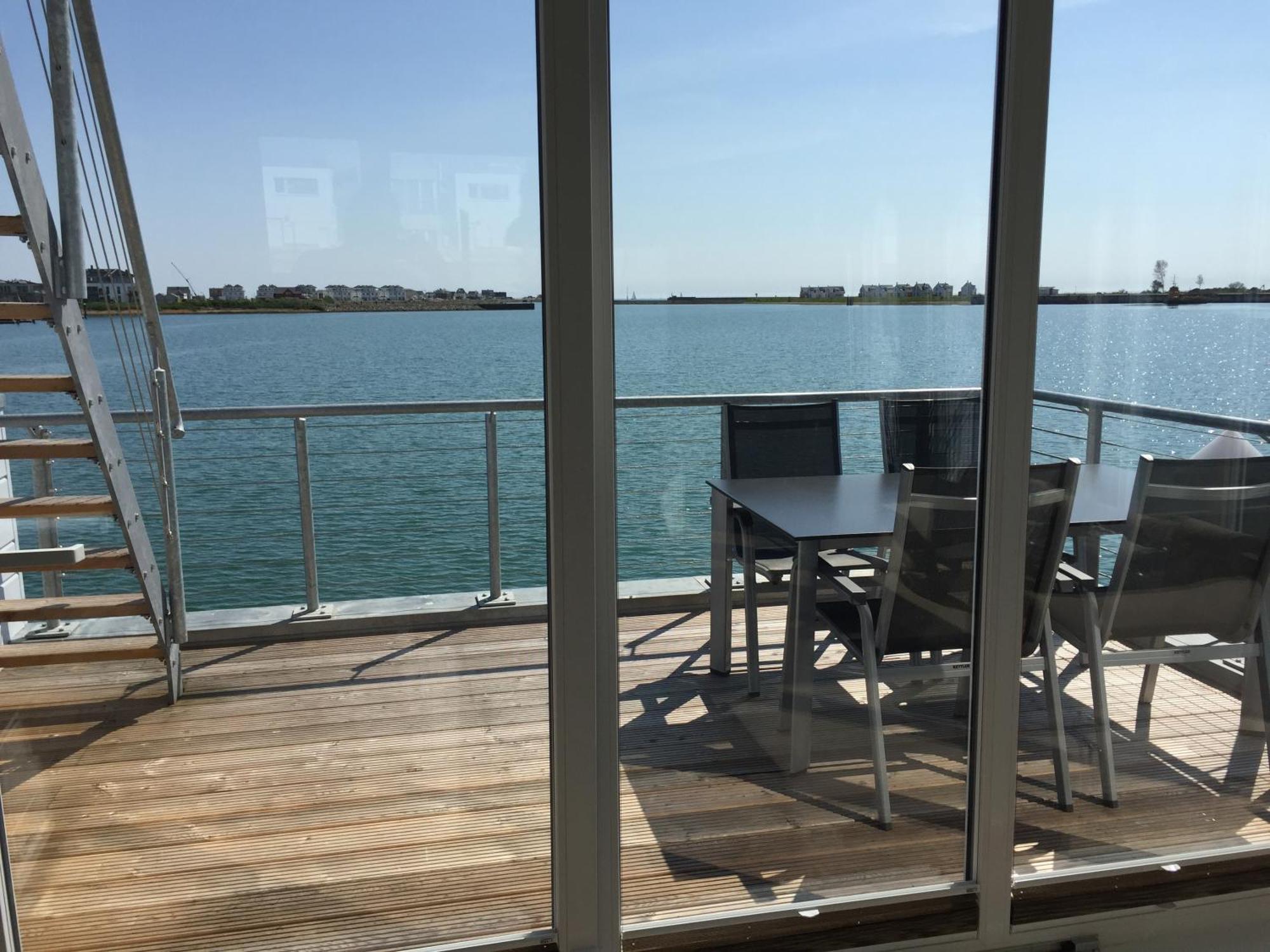Schwimmendes Ferienhaus Antares One rundum Wasserblick Sauna Sonnendeck by Seeblick Ferien Olpenitz Exterior foto