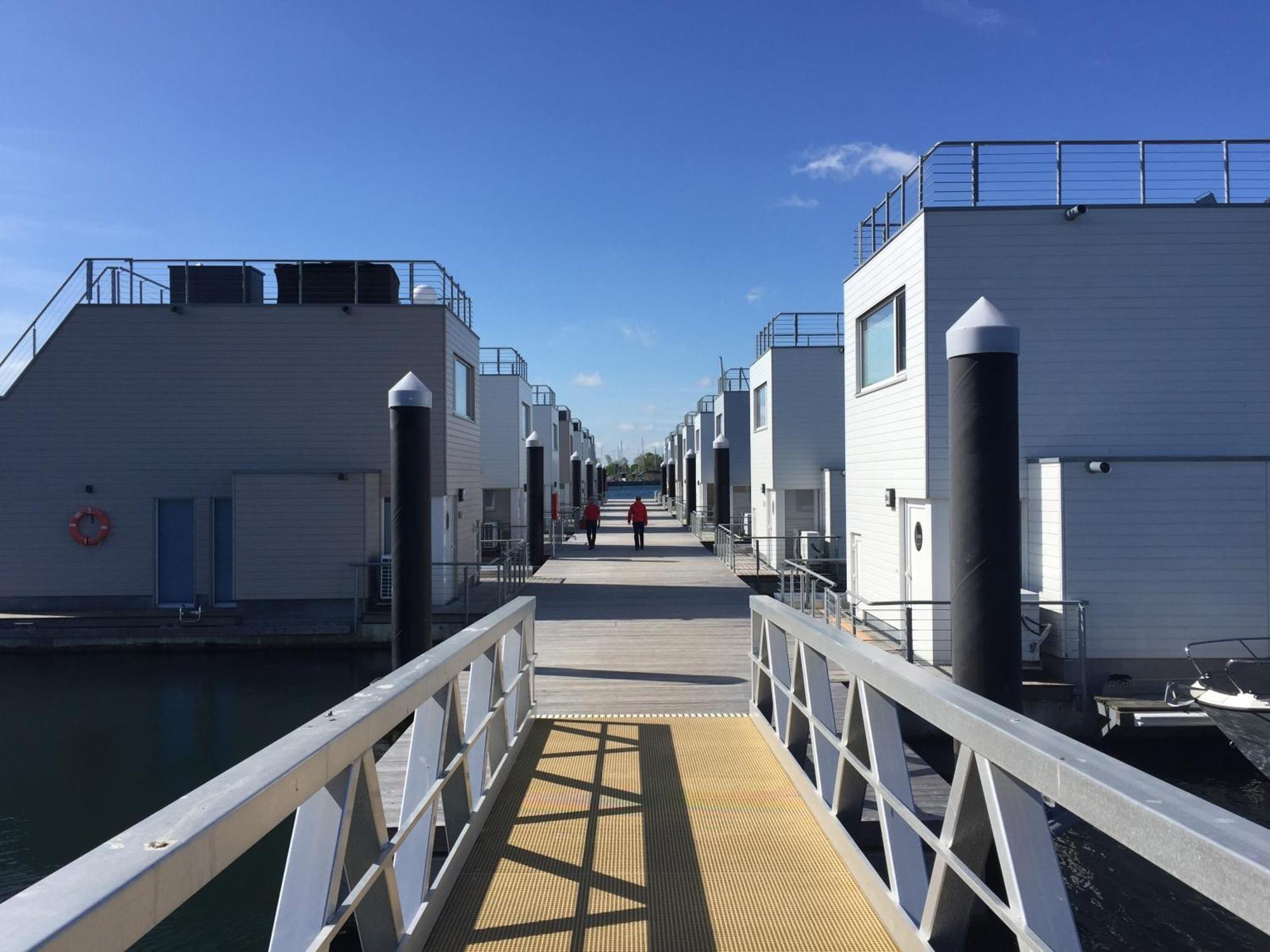 Schwimmendes Ferienhaus Antares One rundum Wasserblick Sauna Sonnendeck by Seeblick Ferien Olpenitz Exterior foto