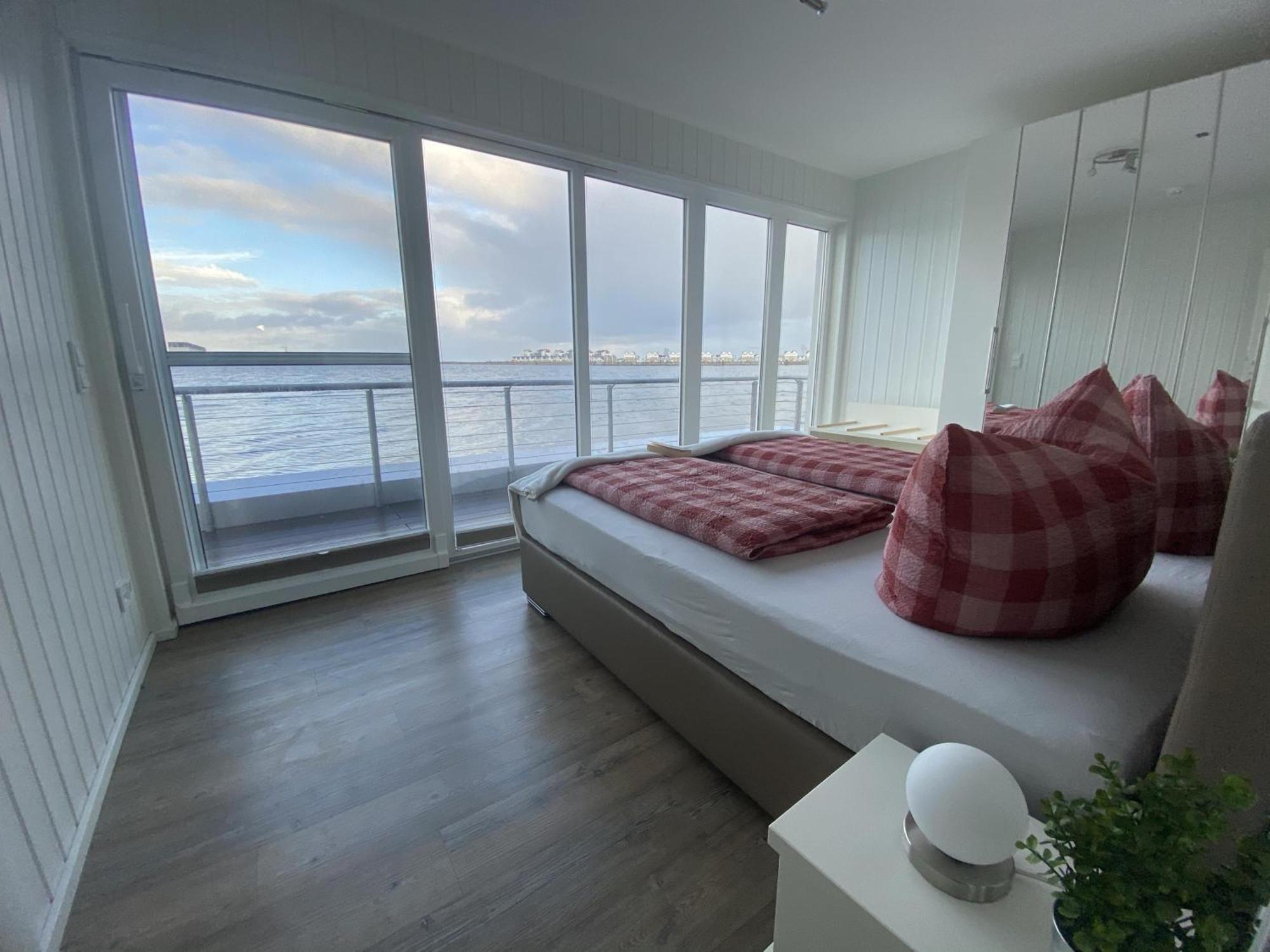 Schwimmendes Ferienhaus Antares One rundum Wasserblick Sauna Sonnendeck by Seeblick Ferien Olpenitz Exterior foto